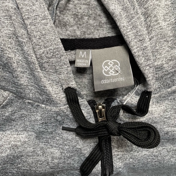 NWT Daisy Fuentes zippered jacket, size M - Picture 2 of 4